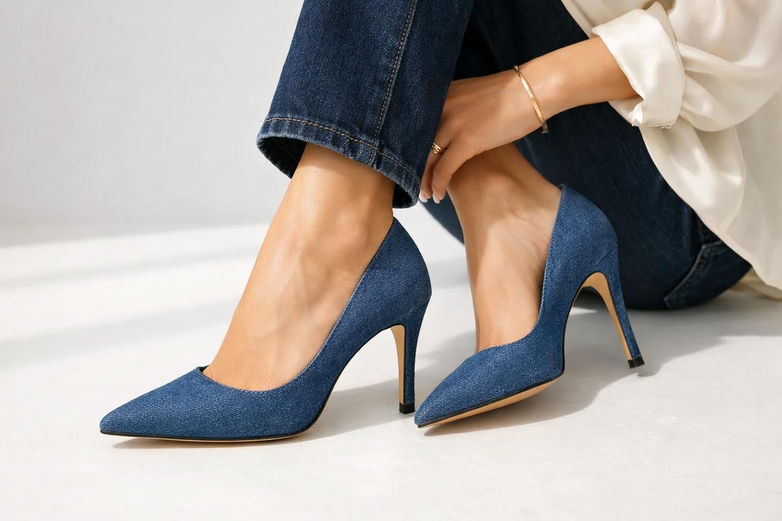 découvrez nos conseils pour associer escarpins et jean avec style et élégance, afin de créer un look chic et moderne au quotidien.